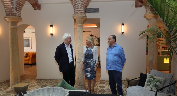 La alcaldesa destaca el “valor añadido” para la marca Marbella del hotel La Fonda