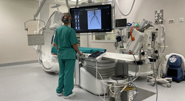 El Hospital Regional de Málaga incorpora un nuevo monoplano para la atención de pacientes oncológicos