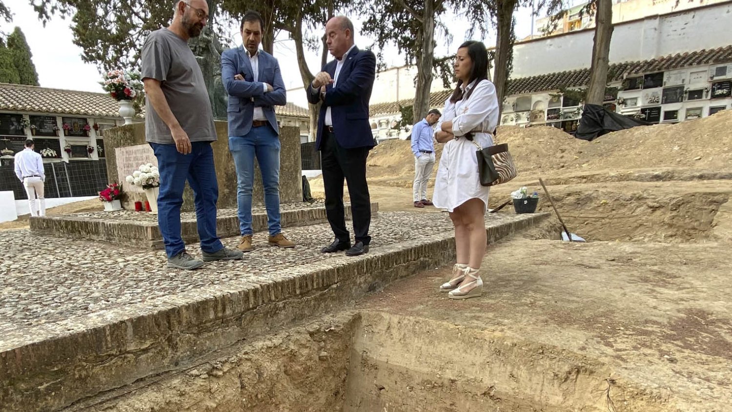 Continúan las excavaciones en el cementerio de Antequera sin encontrar fosas comunes de la Guerra Civil