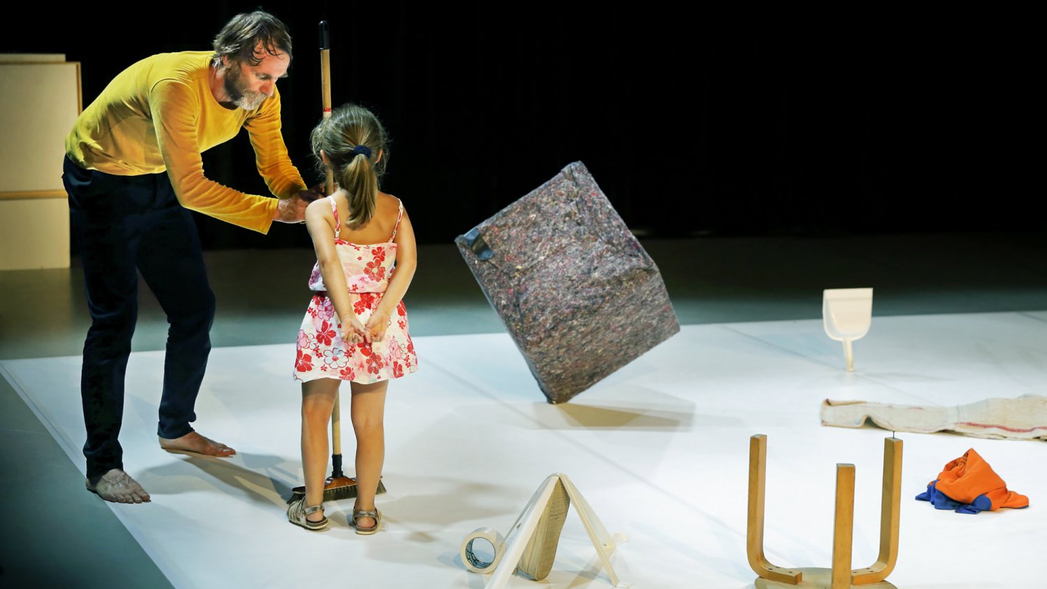 Marc Lacourt propone danza para la primera infancia en el Teatro Cánovas con ‘La fregona de Mr Mutt’