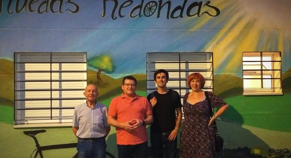 El candidato de Adelante Andalucía, Luis Rodrigo, se compromete a traer de vuelta las bicis de la EMT.