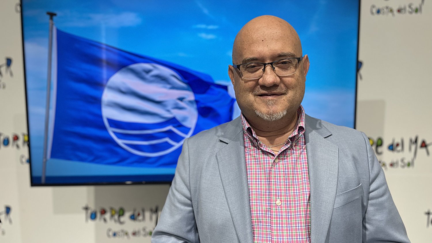 Vélez-Málaga renueva la Bandera Azul en las playas de Torre del Mar, La Caleta de Vélez y Benajarafe