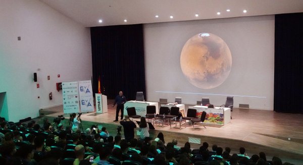 UMA.- Carlos García-Galán presenta en telecomunicación el programa Artemis