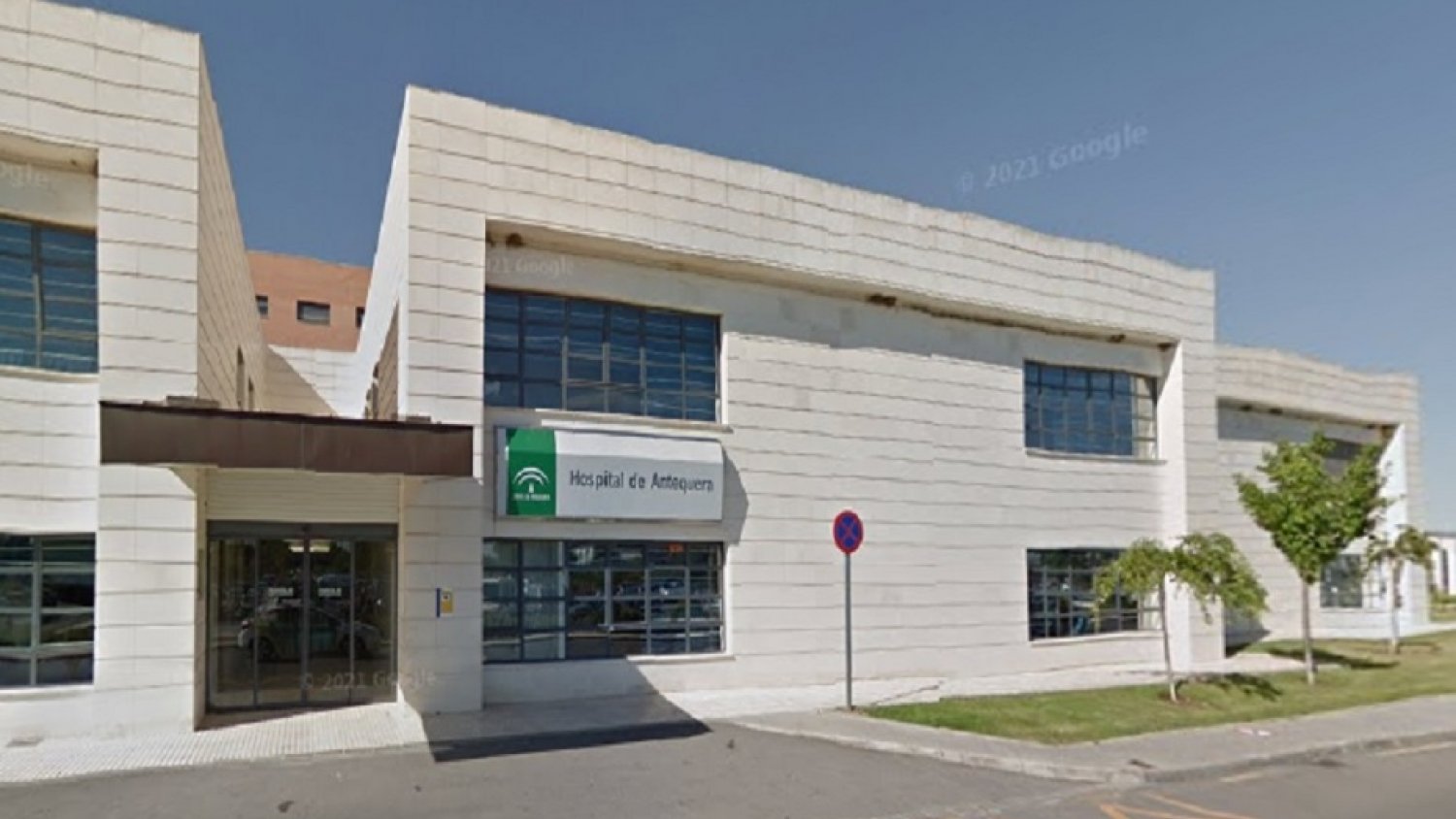 Cuatro personas resultan heridas tras la salida de vía de un turismo en Antequera
