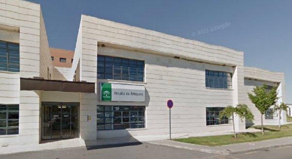 Cuatro personas resultan heridas tras la salida de vía de un turismo en Antequera