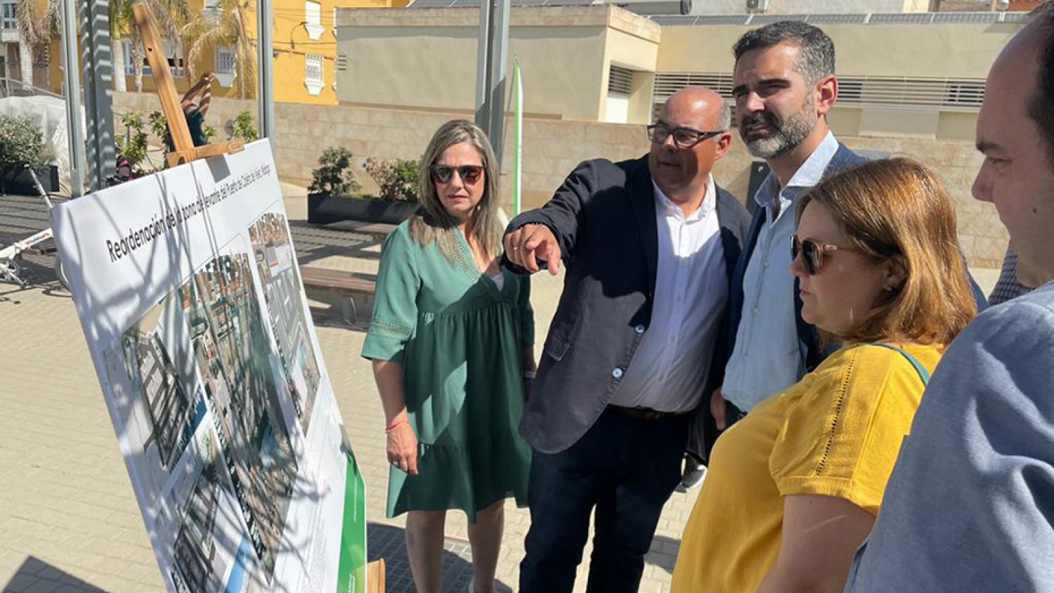 Fernández-Pacheco realiza una visita técnica a las obras de integración puerto-ciudad en la Caleta de Vélez