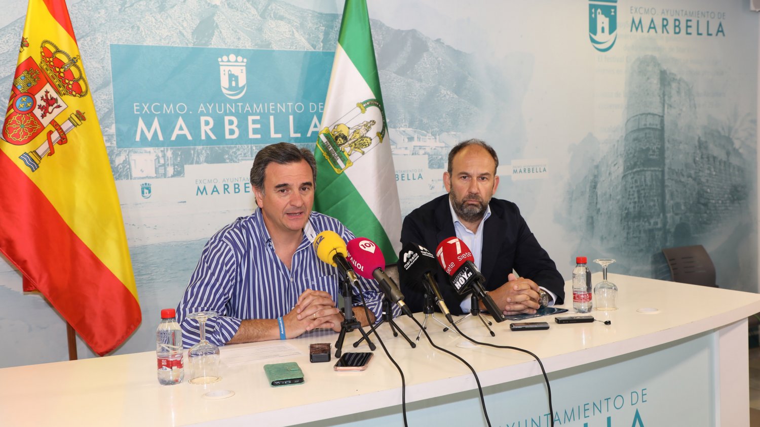 Marbella refuerza su promoción en el mercado nacional con 400 paneles de mobiliario urbano