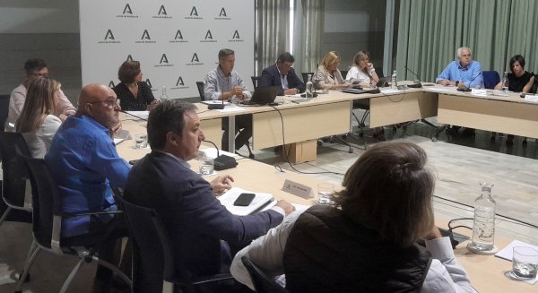 Junta y sector lácteo andaluz acuerdan pedir al Estado mejores controles de la Ley de la Cadena