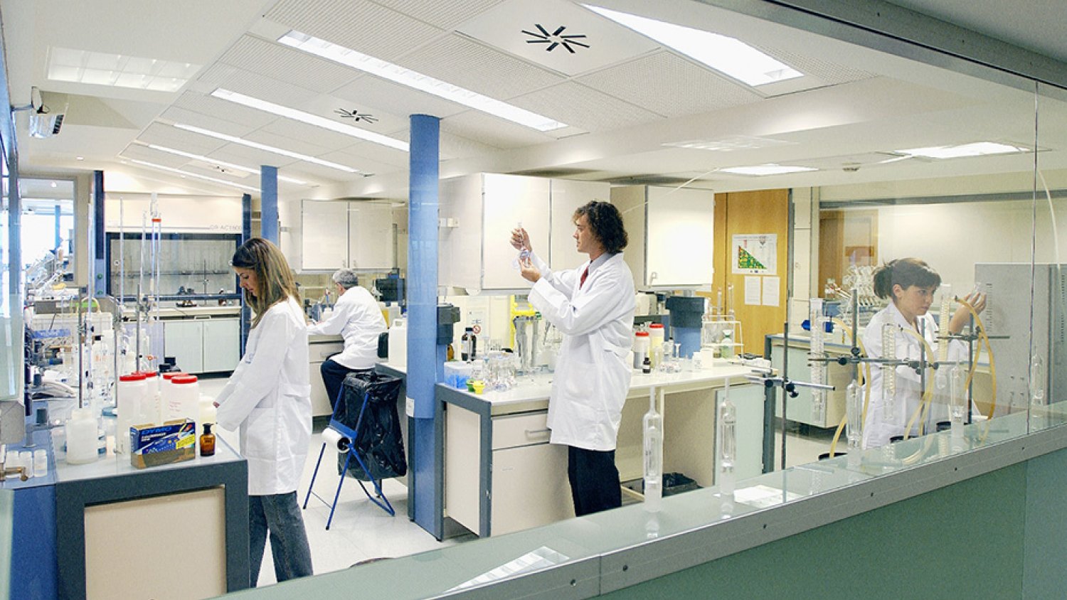 El BOJA publica una ampliación de más de 8,2 millones para el programa para contratar a jóvenes investigadores