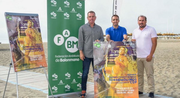 Más de 800 jugadores participan en Torremolinos en el torneo internacional de balonmano playa