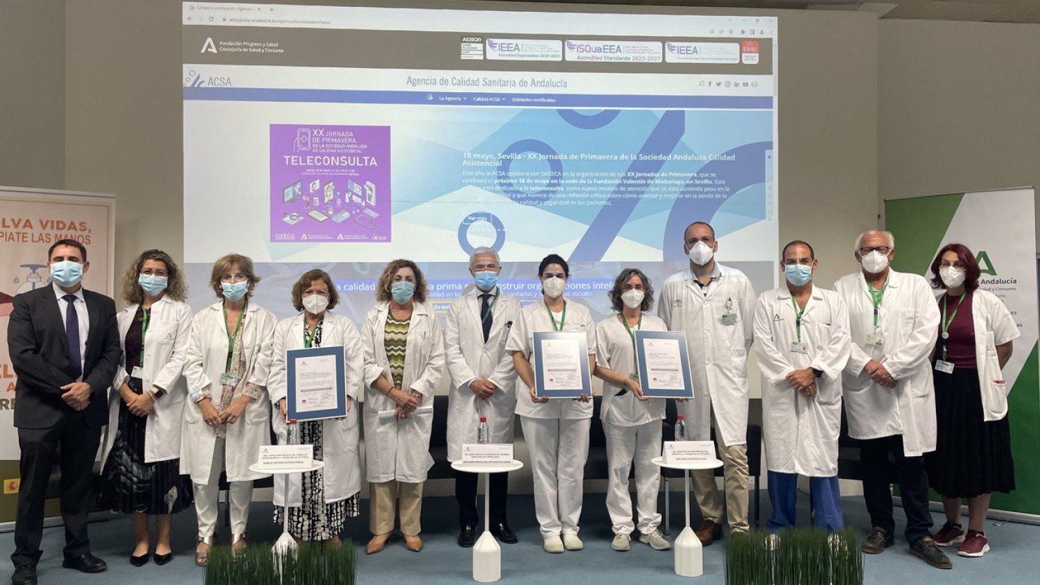 Tres unidades del Hospital Universitario Virgen de la Victoria reciben la certificación para la calidad de sus servicios