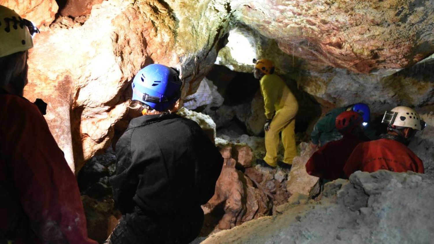Se descubre en Rincón de la Victoria una nueva cavidad en el complejo calizo de El Cantal