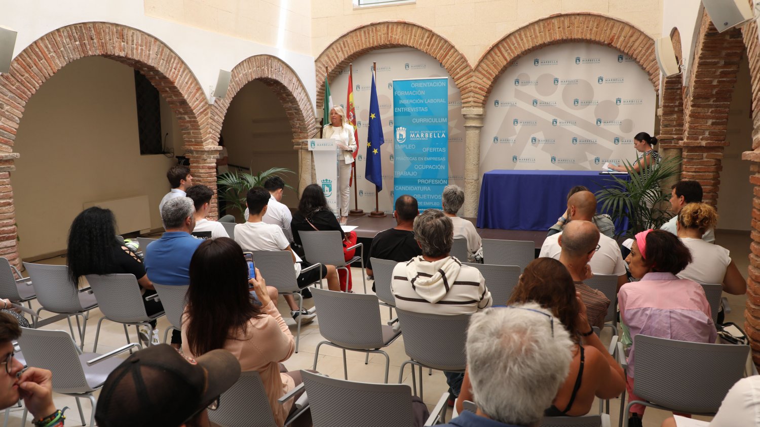 La alcaldesa destaca “la apuesta firme por la mejora de la empleabilidad y la inserción laboral” 