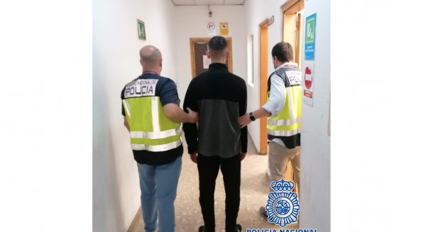 La Policía Nacional detiene a un joven por una agresión a una mujer transexual en Málaga 