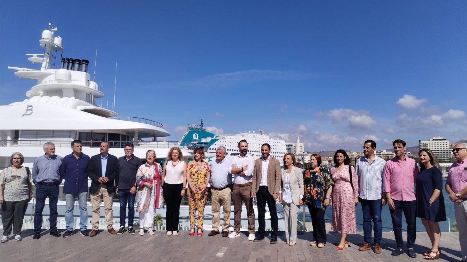 Dani Pérez se compromete a detener la obra del hotel en el dique de levante tras el 28M