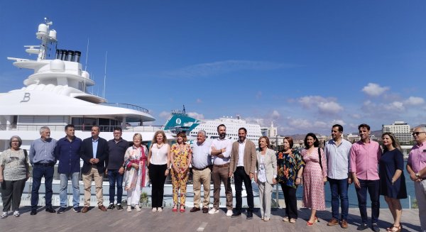 Dani Pérez se compromete a detener la obra del hotel en el dique de levante tras el 28M