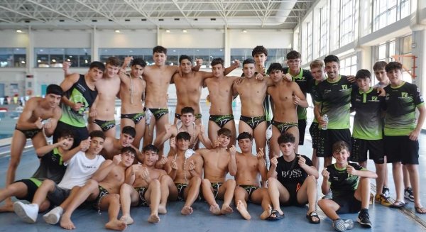 El Waterpolo Málaga juvenil remonta seis goles y se cuela en la final de Liga Andaluza