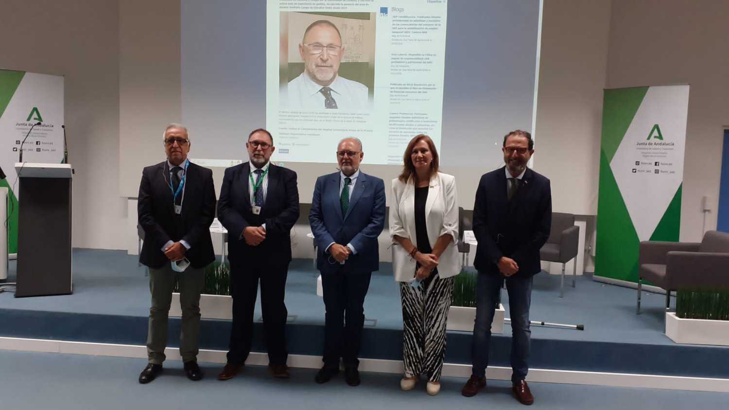 El viceconsejero de Salud y Consumo, Miguel Ángel Guzmán, presenta al nuevo director Gerente del Hospital Clínico
