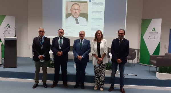 El viceconsejero de Salud y Consumo, Miguel Ángel Guzmán, presenta al nuevo director Gerente del Hospital Clínico