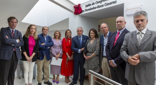 Alrededor de 200 personas acuden al homenaje al Dr. Ildefonso Fernández-Baca
