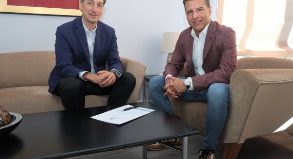El Ayuntamiento de Torrox firma con Althenia el nuevo contrato de limpieza de edificios públicos