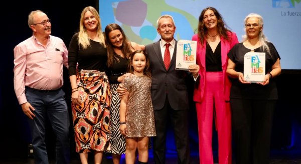 Loles López anuncia la creación de la primera Cátedra de Familias en Andalucía de la mano de la Universidad de Málaga