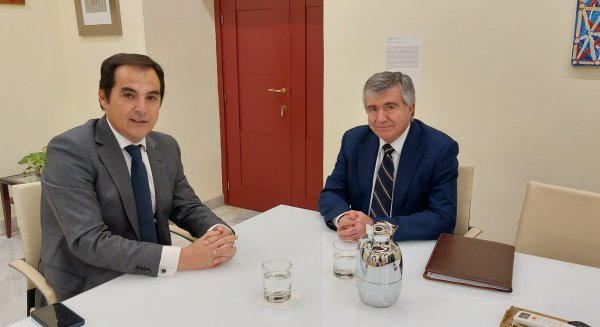 El BOJA publica la convocatoria de los puestos específicos para el nuevo modelo de Oficina Fiscal en Málaga y Granada