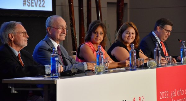 La consejera de Salud sitúa a Andalucía como referente en el análisis genético del virus de la viruela del mono