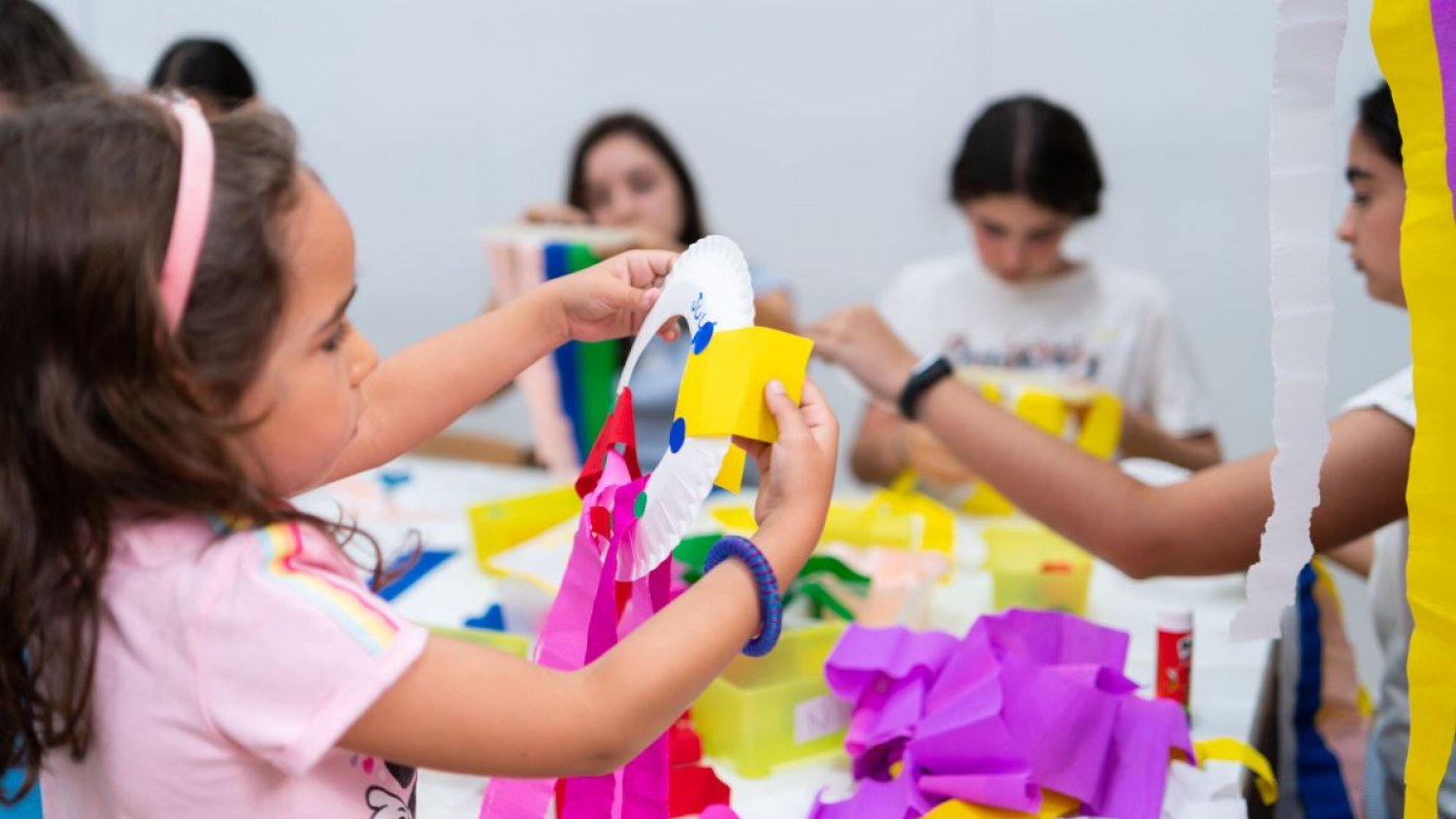 El jardín de esculturas de Picasso, recreado en el taller para familias Museo en Movimiento