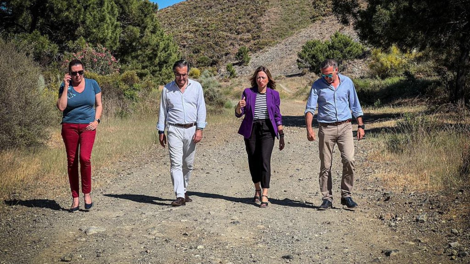 Patricia Navarro visita la parcela donde se construirá el nuevo colegio y el instituto de Benahavís