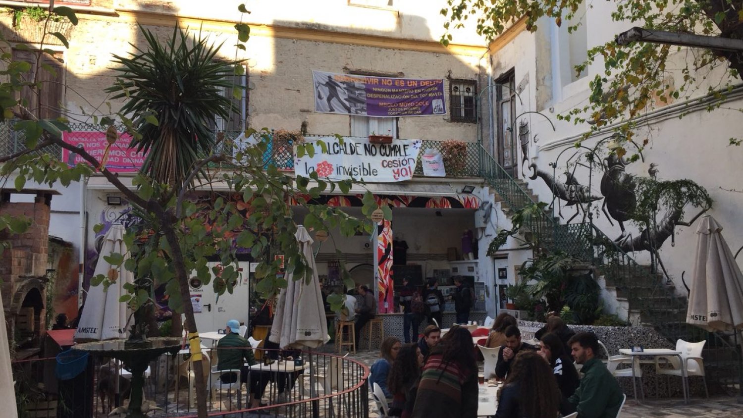 El juzgado de lo contencioso-administrativo Nº4 ha denegado al Ayuntamiento de Málaga la autorización para desalojar la Casa Invisible