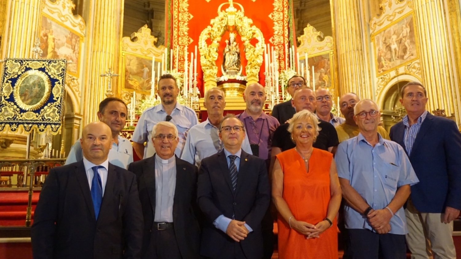 Servicios Operativos participa en la remodelación del altar de cultos de la Patrona de la ciudad