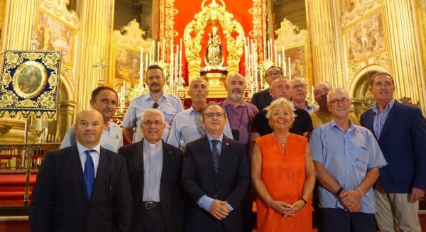 Servicios Operativos participa en la remodelación del altar de cultos de la Patrona de la ciudad