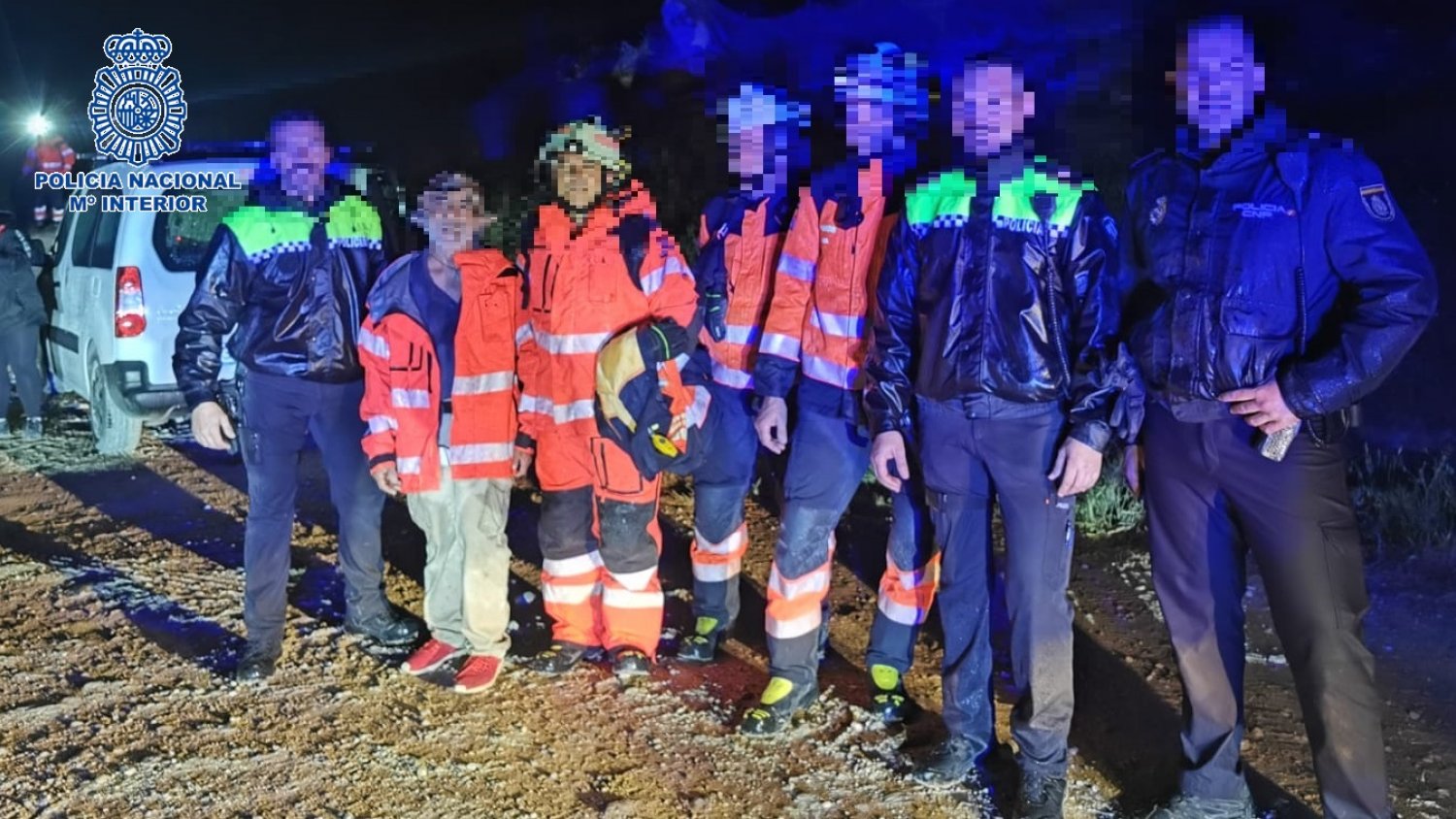 Agentes de la Policía Nacional rescatan a dos hombres que se habían perdido en la zona del Torcal de Antequera