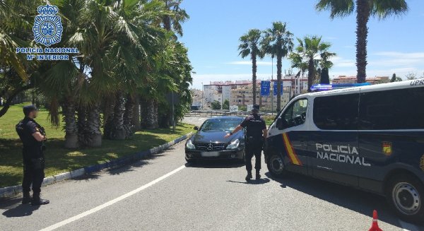 La Policía Nacional detiene en Torremolinos a un hombre al volante y sin carnet de conducir que reclamaba Francia por una violación