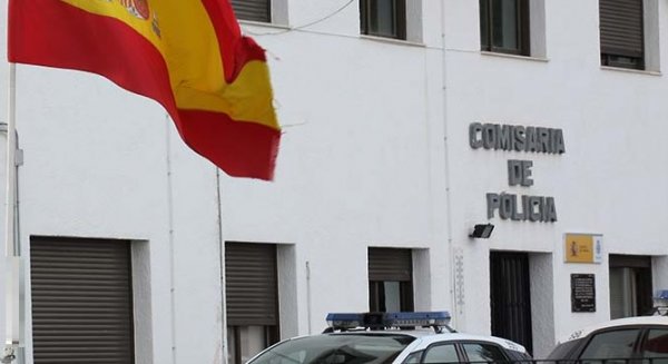 La Policía Nacional investiga a una mujer que desde 2018 habría obtenido hasta cuatro contratos de trabajo con una tarjeta de residencia falsa