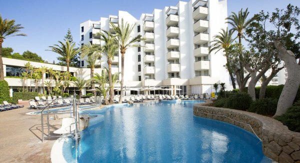 Los hoteles andaluces superan en abril los viajeros y pernoctaciones del año previo a la pandemia