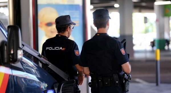 Detenido un cibercriminal que vendía ilícitamente contenido audiovisual de pago a través de internet y vía satélite