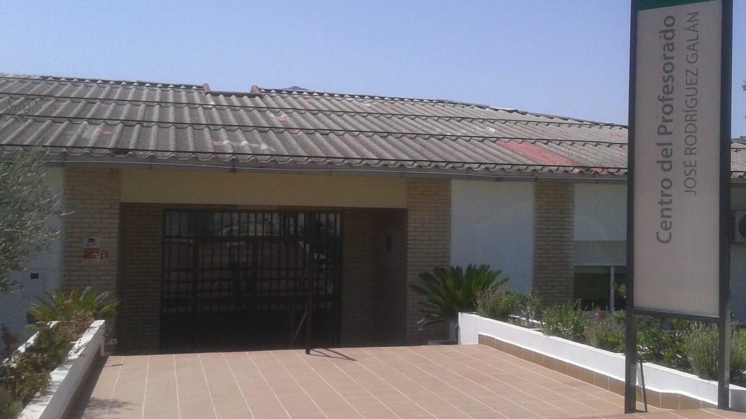 Publicada la adjudicación de obras de sustitución de cubiertas en el CEP José Rodríguez Galán de Antequera