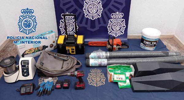 Detenido un hombre que robaba efectos en terrazas de casas adosadas en Puerto de la Torre 