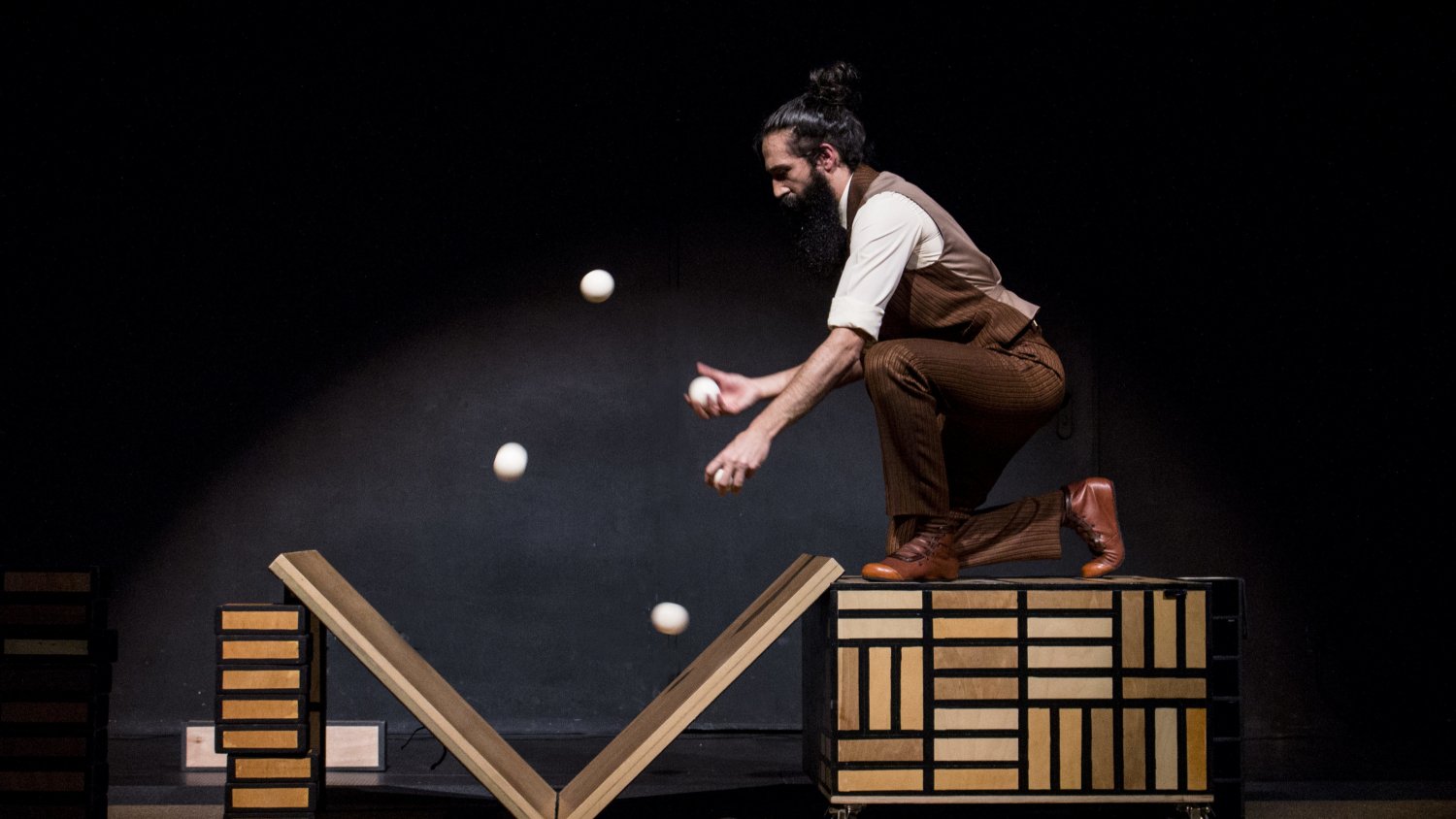 El Teatro Cánovas despide la temporada con el humor y la sorpresa que ofrece ‘Só’, espectáculo de la compañía Xampatito Pato