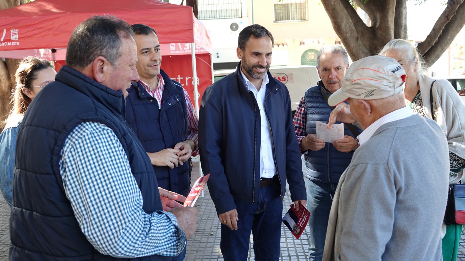  Dani Pérez trabaja para “conseguir un voto más que el PP” y nota “las ganas de cambio en la calle”