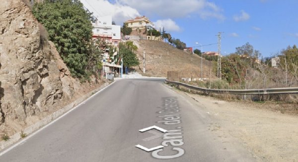 Cinco mujeres resultan heridas tras la salida de vía de un turismo en Málaga capital
