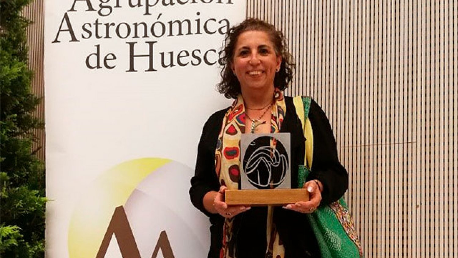 UMA.- La profesora María Rosa López, premiada por la Federación de Asociaciones Astronómicas de España