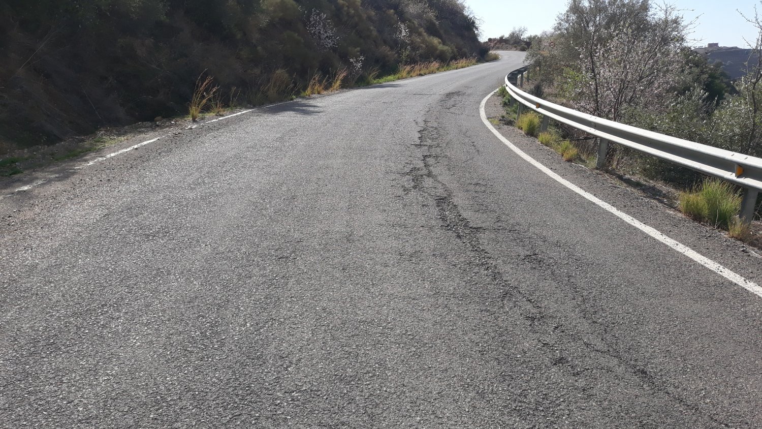 Diputación adjudica por 1,6 millones el asfaltado de siete carreteras de la Axarquía, Antequera y Guadalhorce