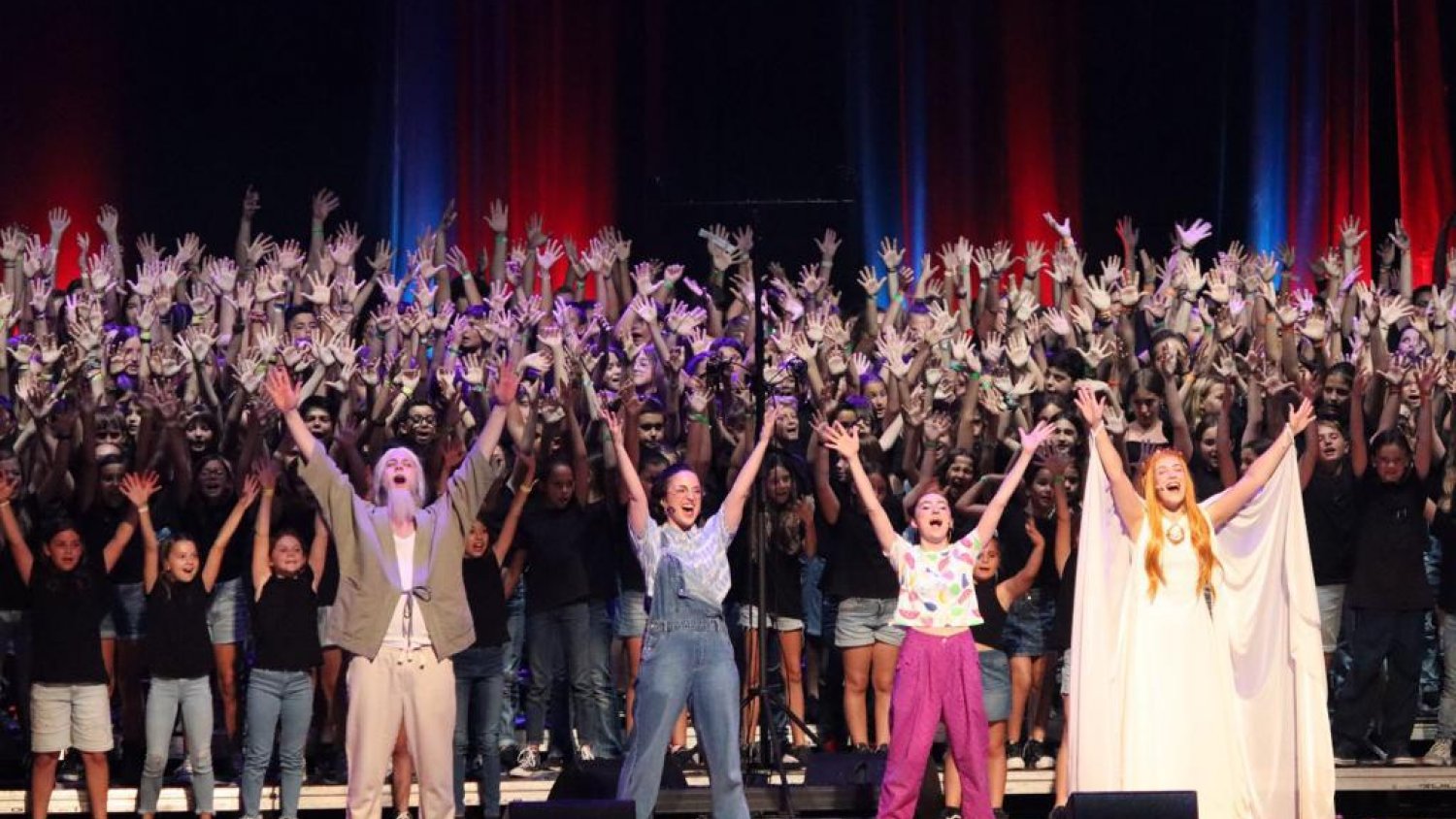 El Auditorio Municipal acoge la representación del musical ‘Ubuntu y Acción’ con la participación de más de 1.000 alumnos