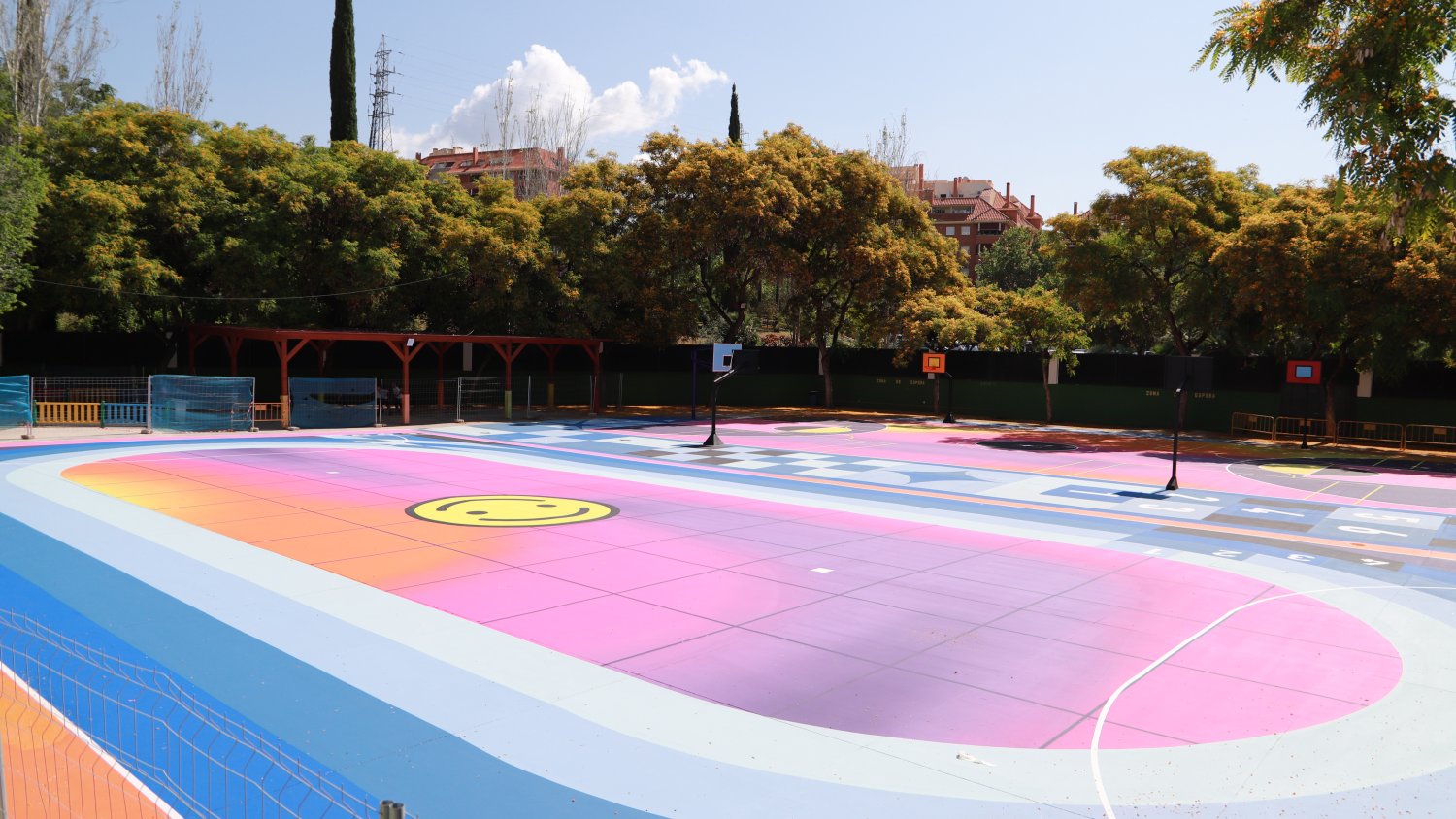 El Ayuntamiento de Marbella moderniza las pistas del colegio Rafael Fernández Mayoralas 