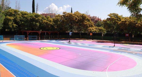 El Ayuntamiento de Marbella moderniza las pistas del colegio Rafael Fernández Mayoralas 