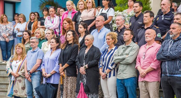 Minuto de silencio en el Ayuntamiento tras localizar el cuerpo de Sibora Gagani emparedado en un piso en Torremolinos
