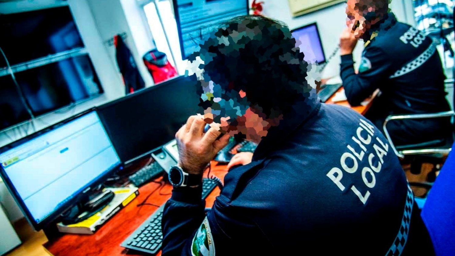 La policía local intercepta varias botellas con ‘gas de la risa’ que se vendían en un establecimiento de Torremolinos